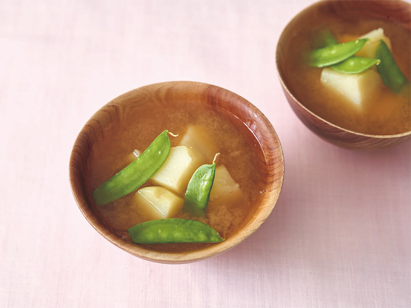 画像: 「新じゃがとさやえんどうのおみそ汁」のつくり方