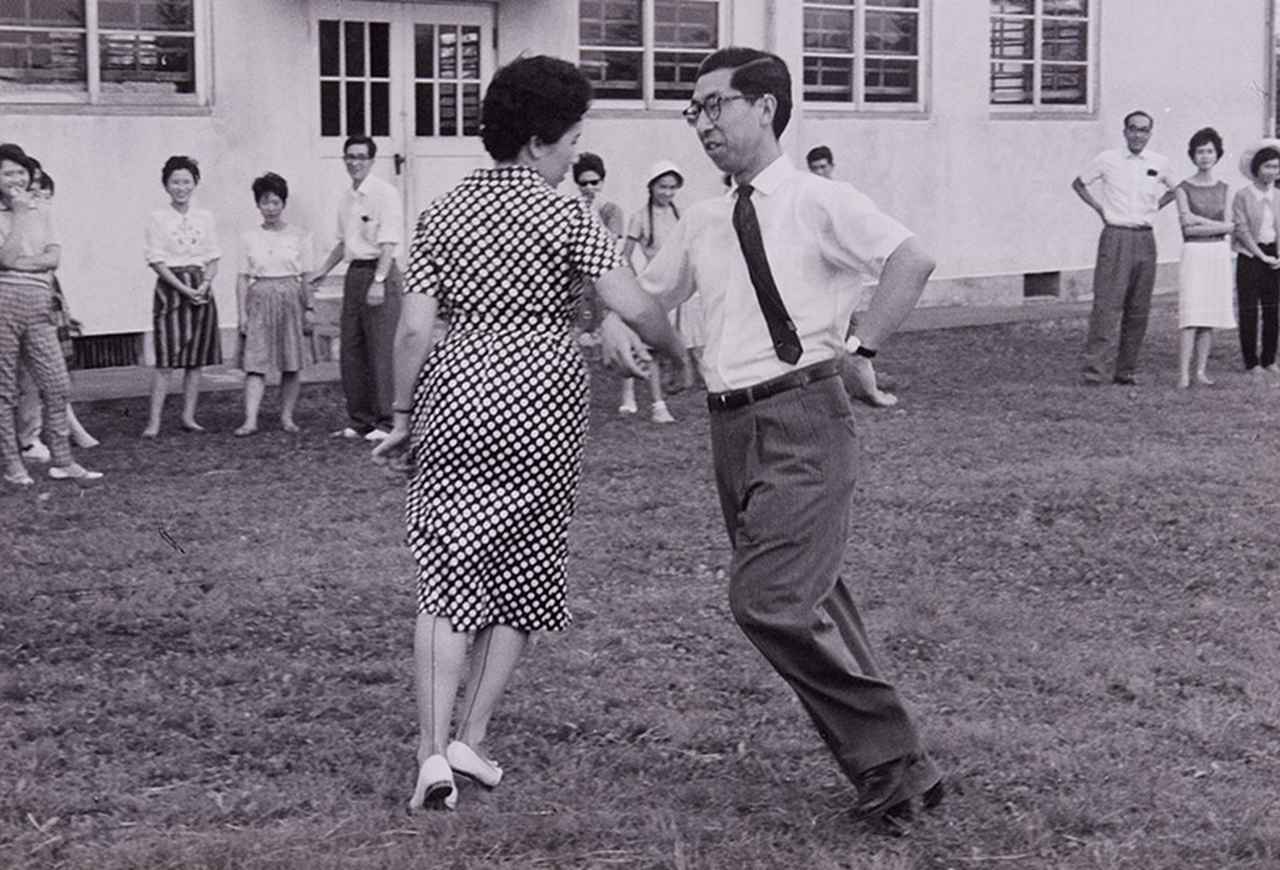 画像: 「村人に次官もまじり盆踊り」彬子女王殿下に伺う、祖父・三笠宮殿下が“スクエア・ダンス”に込めた戦後復興への熱い想い - 天然生活web
