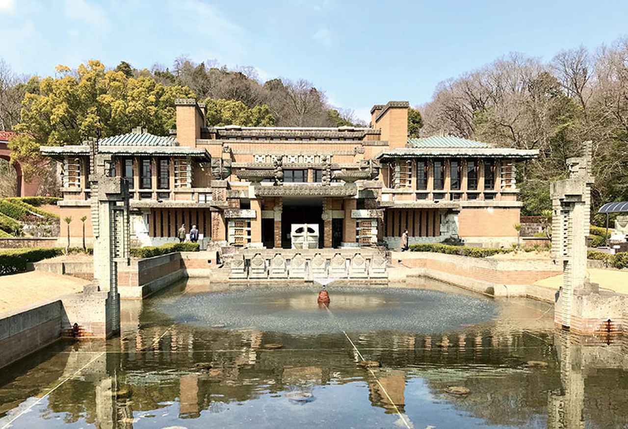 画像: 憧れの帝国ホテル中央玄関。1923年築、1968年に解体。大谷石とすだれレンガの造作が本当に美しい