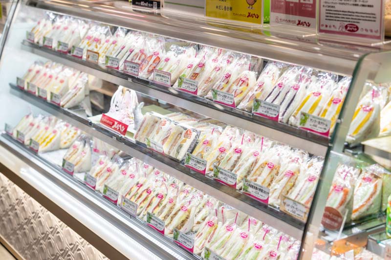 画像: 年間100種類以上！商品開発のアイデアは現場の意見も取り入れて