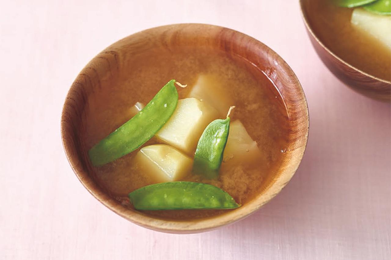 画像: いつものおみそ汁を薬膳に「新じゃがとさやえんどうのおみそ汁」のつくり方。旬の食材をあわせた“薬膳おみそ汁”で春の体を整える／管理栄養士、国際中医師・植木もも子さん - 天然生活web