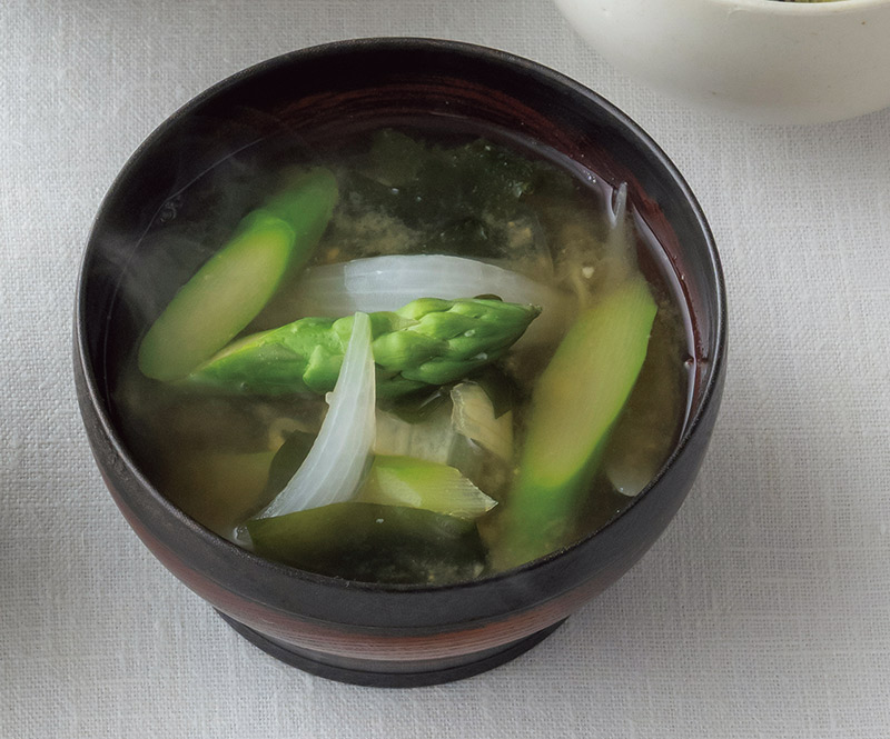 画像: 「新玉ねぎのじゃこだし味噌汁」のつくり方