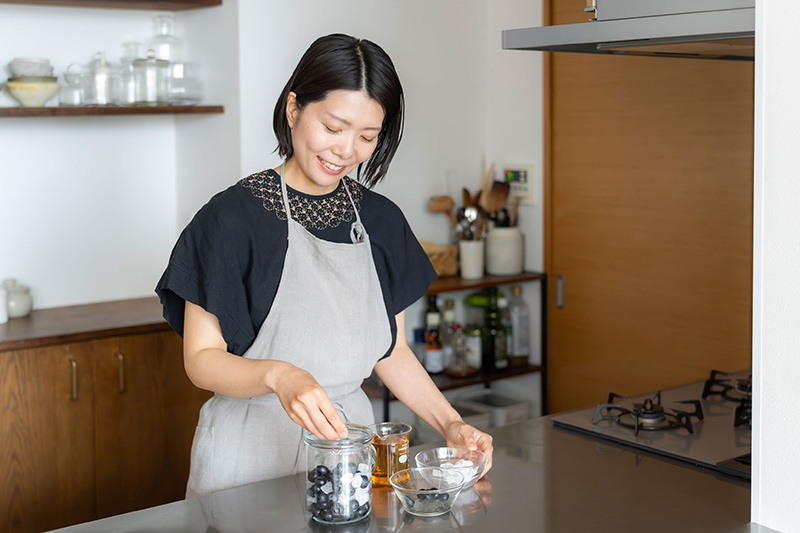 画像: 氷砂糖を常備しておけば、季節のおいしさを逃さない