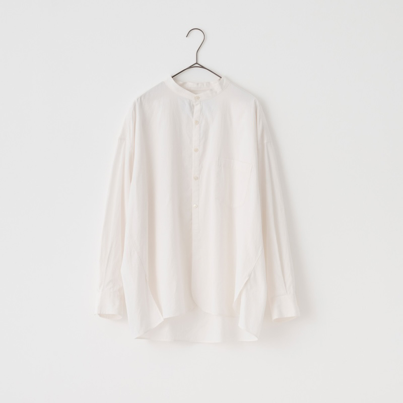 画像: 白シャツ 25,300円/ティッカ