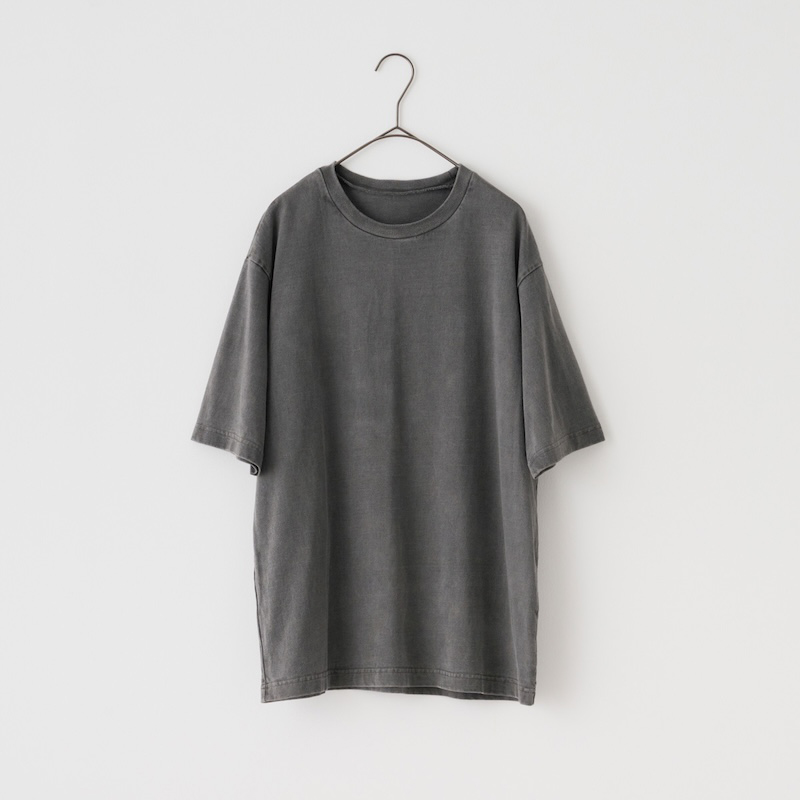 画像: グレーTシャツ　13,200円／ヴェリテクール