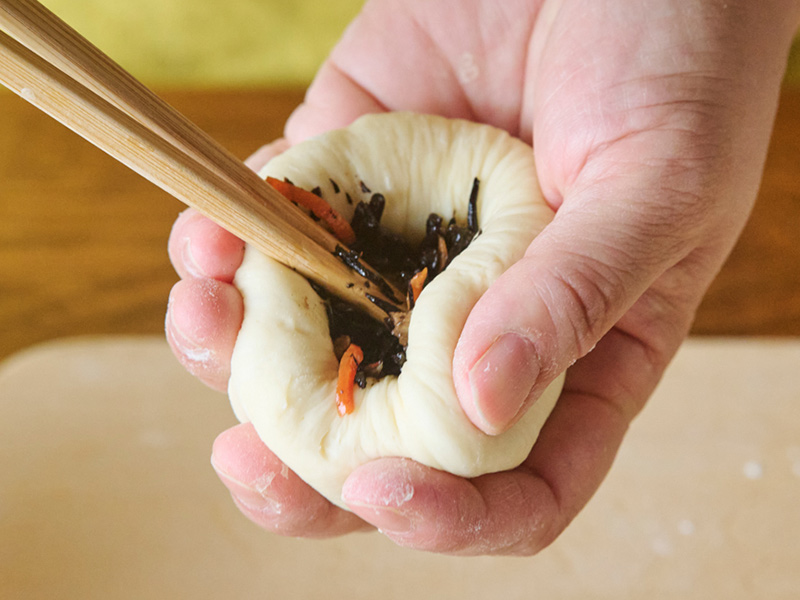 画像12: フライパンでかんたんふっくら「おやきパン」のつくり方。好きな具材でアレンジ自在！食べ比べも楽しいおうちパン／小豆田マチ子さん（キャロットケーキ研究家）