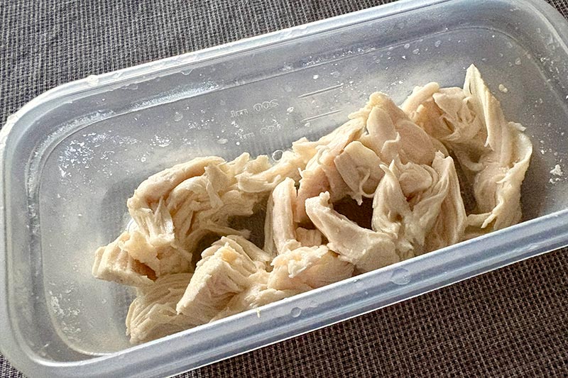 画像4: シャキシャキ食感がたまらない「白菜とみょうがのコールスロー」のつくり方。ささみのコクとオリーブで満足感アップ！｜本多理恵子の「50代からは“手抜き”と“息抜き”」