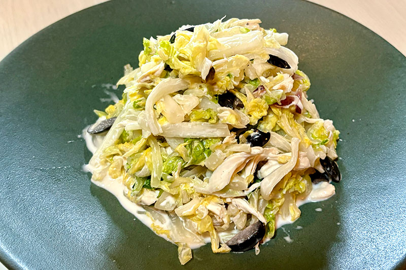 画像: 鶏ささ身も入れて、コクとボリュームアップ！ キャベツの代わりに白菜でつくる「コールスロー」