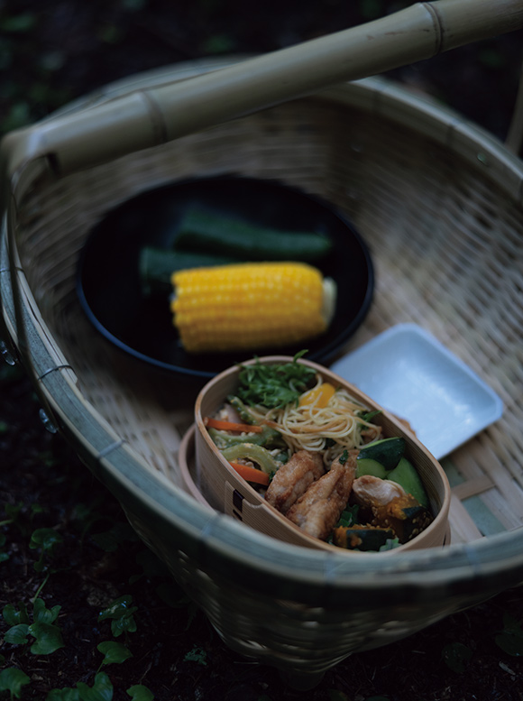 画像: 夏の夜のお楽しみ2 ピクニック気分で夕食