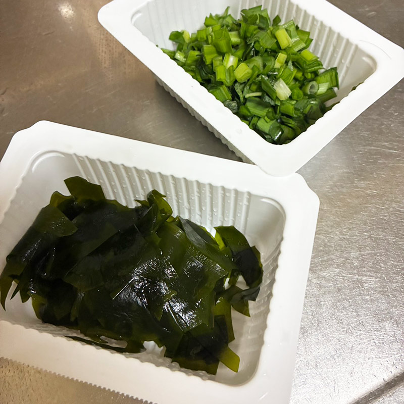 画像: 豆腐パックは捨てる前に、下処理した食材入れに