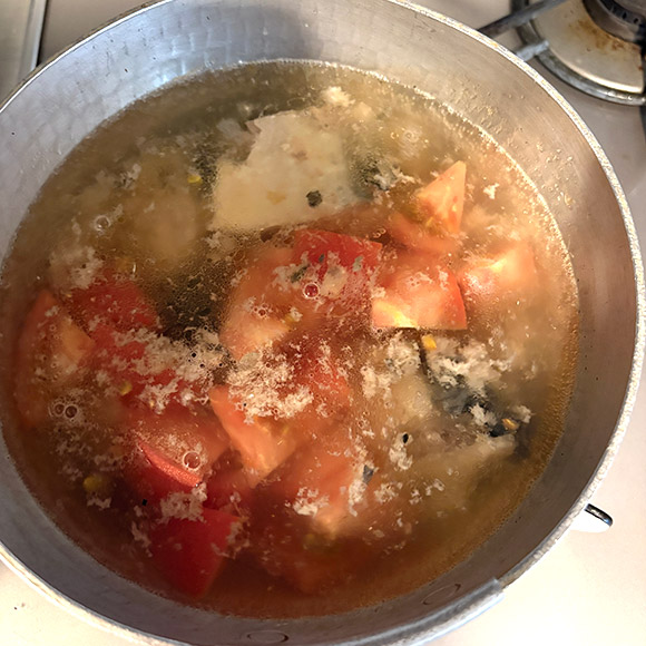 画像2: 初夏の薬膳スープ「トマトとさばの味噌汁」のつくり方。気温と湿度が上がる季節に“胃腸を整える”さわやかな一杯｜荒木典子の“旬のおつゆ”