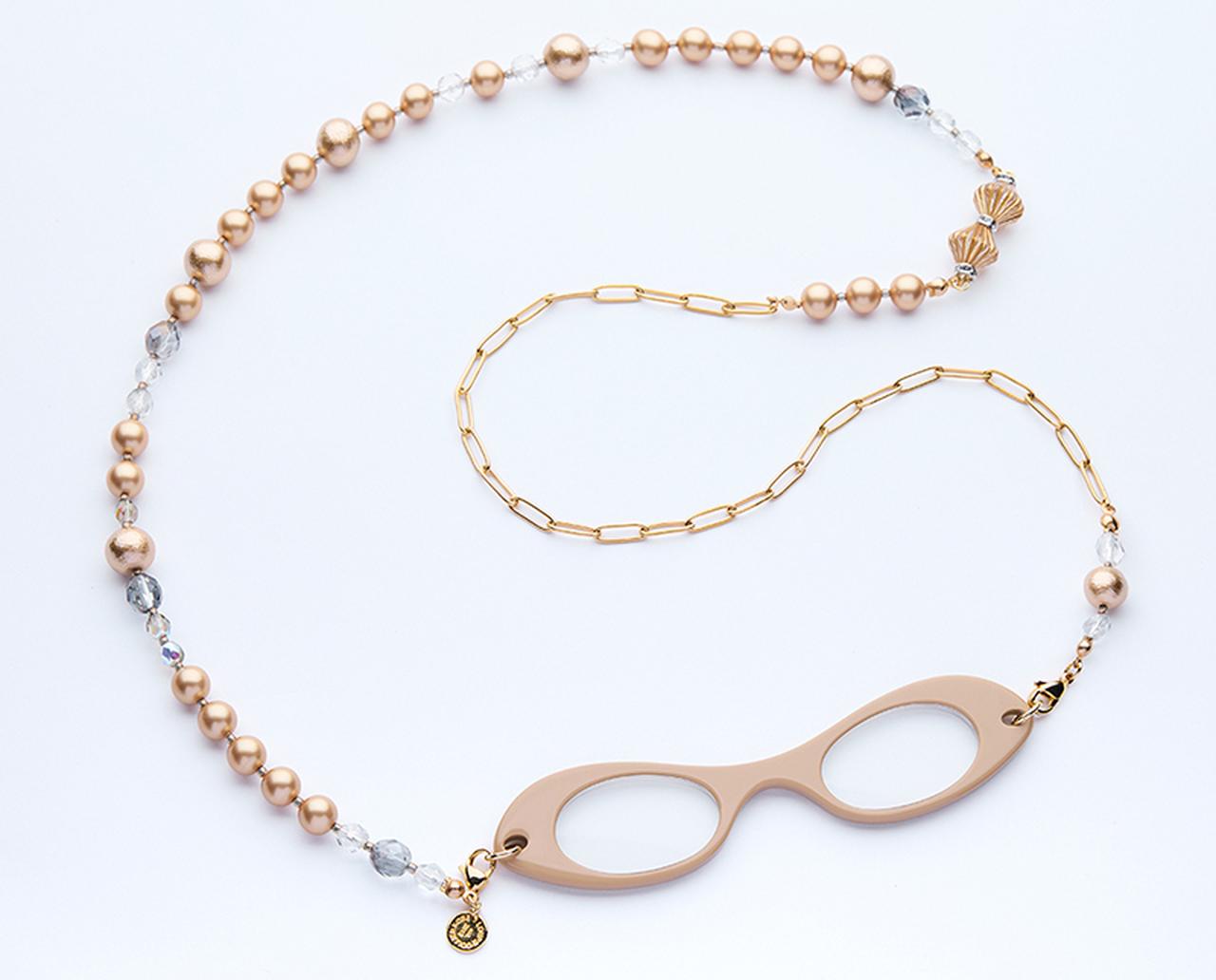 画像: ルーペ部分で、さっと小さな文字を拡大できて便利。写真はプレゼントの「K023 VARIOUS GOLD」