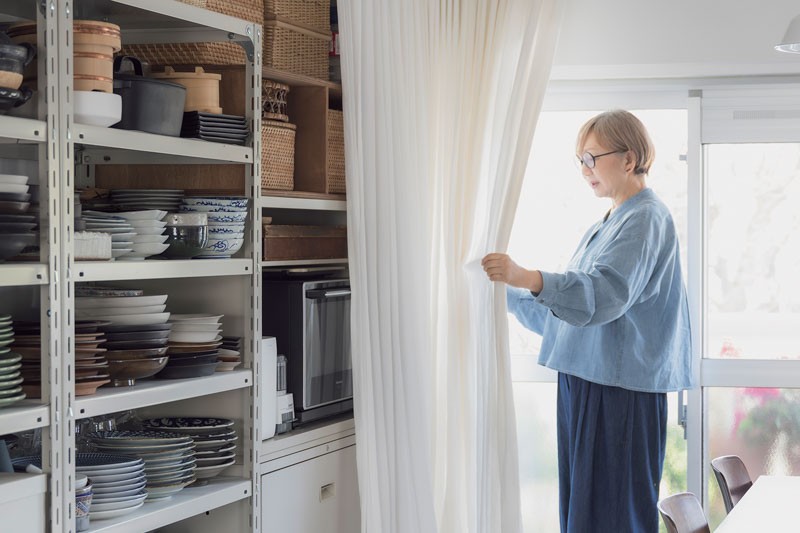 画像: 時と場合によっては、カーテンで目隠しすることも