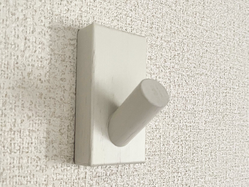 画像: 「壁に付けられる家具フック」