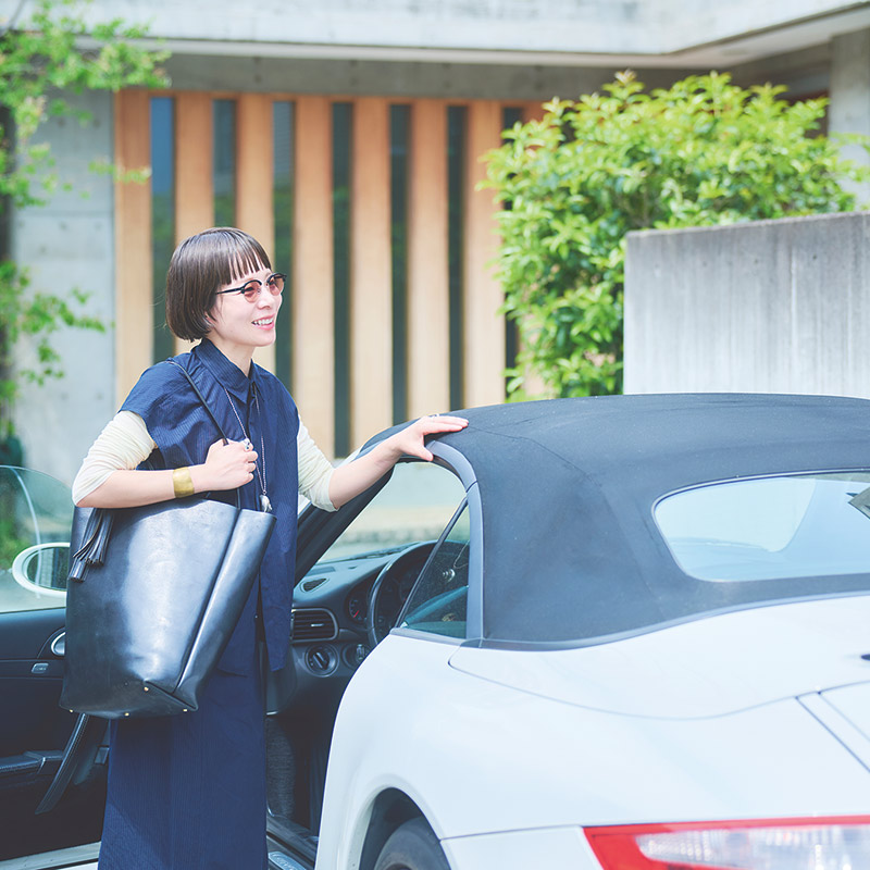 画像: 引田さんの夏の装い 03 運転するとき