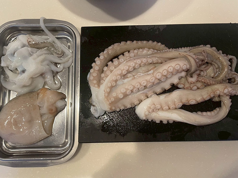 画像: 旅の翌日<食材の下処理> 生たこは届いたその日にゆで上げて保存