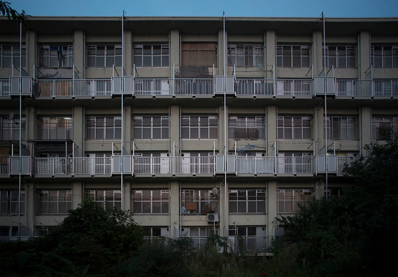 画像: こちらがベランダ側をクローズアップした写真です。どうレアな住棟なのかは本文を読み進めてください