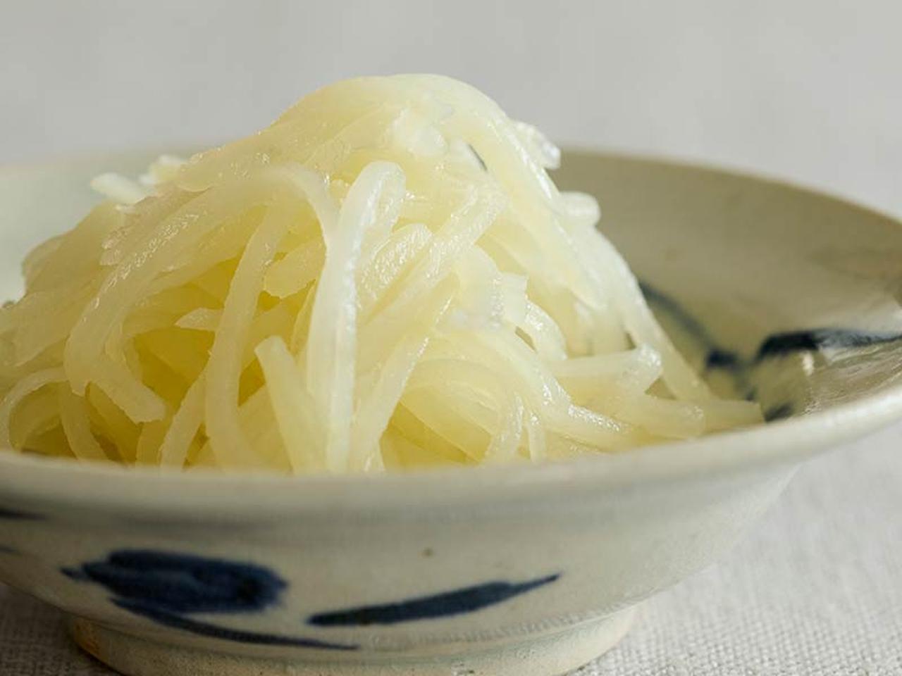 画像: さっぱりおいしい「じゃがいもの甘酢漬け」のつくり方。ちょっと残った野菜でサクッとできる“ちょい漬け”をマスター！／料理研究家・小林まさみさん - 天然生活web