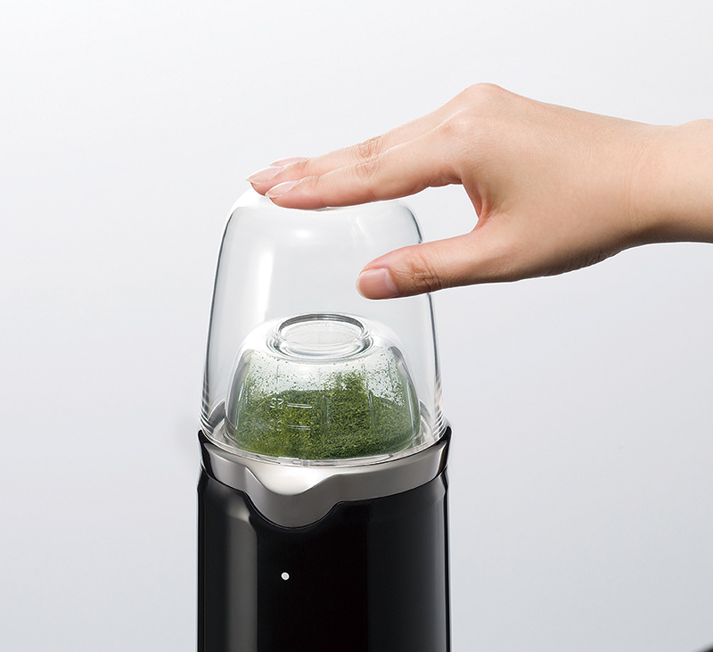 画像: 茶葉を粉砕して粉末茶にすれば、茶葉の栄養をまるごと摂取できる