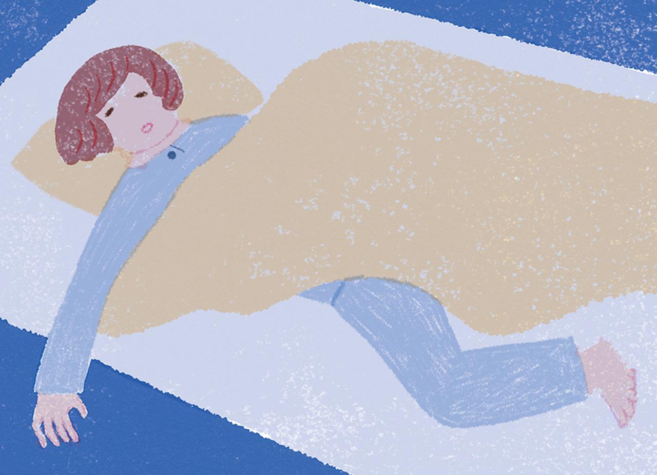 画像: 2.夏でも薄手のものを1枚掛けて寝る