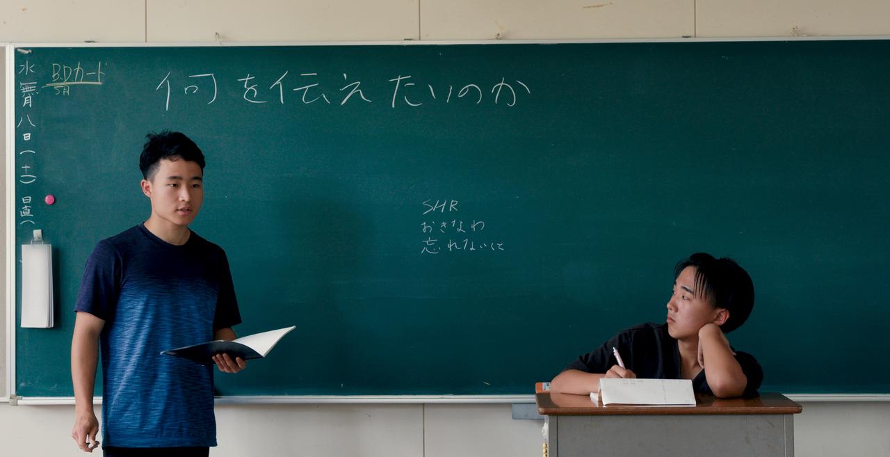 画像: 生徒同士で向き合って意見を交わし、ときには対立することもある