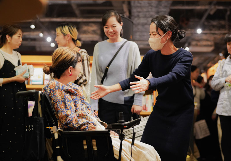 画像9: 難病ALSとともに生きる喫茶店店主・はらだまさこさんの「レシピ本」制作から、夢に描いた出版イベント“ハグ会”まで。カメラ越しに見つめた時間／写真家・繁延あづささん