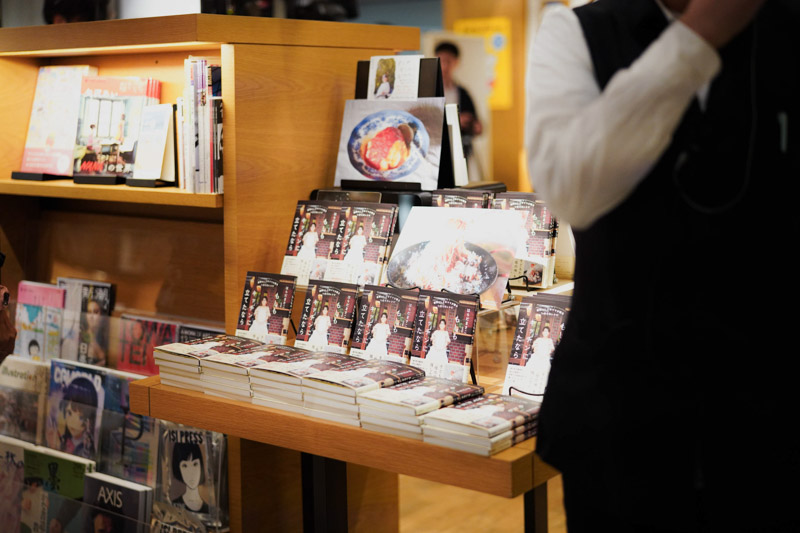 画像6: 難病ALSとともに生きる喫茶店店主・はらだまさこさんの「レシピ本」制作から、夢に描いた出版イベント“ハグ会”まで。カメラ越しに見つめた時間／写真家・繁延あづささん