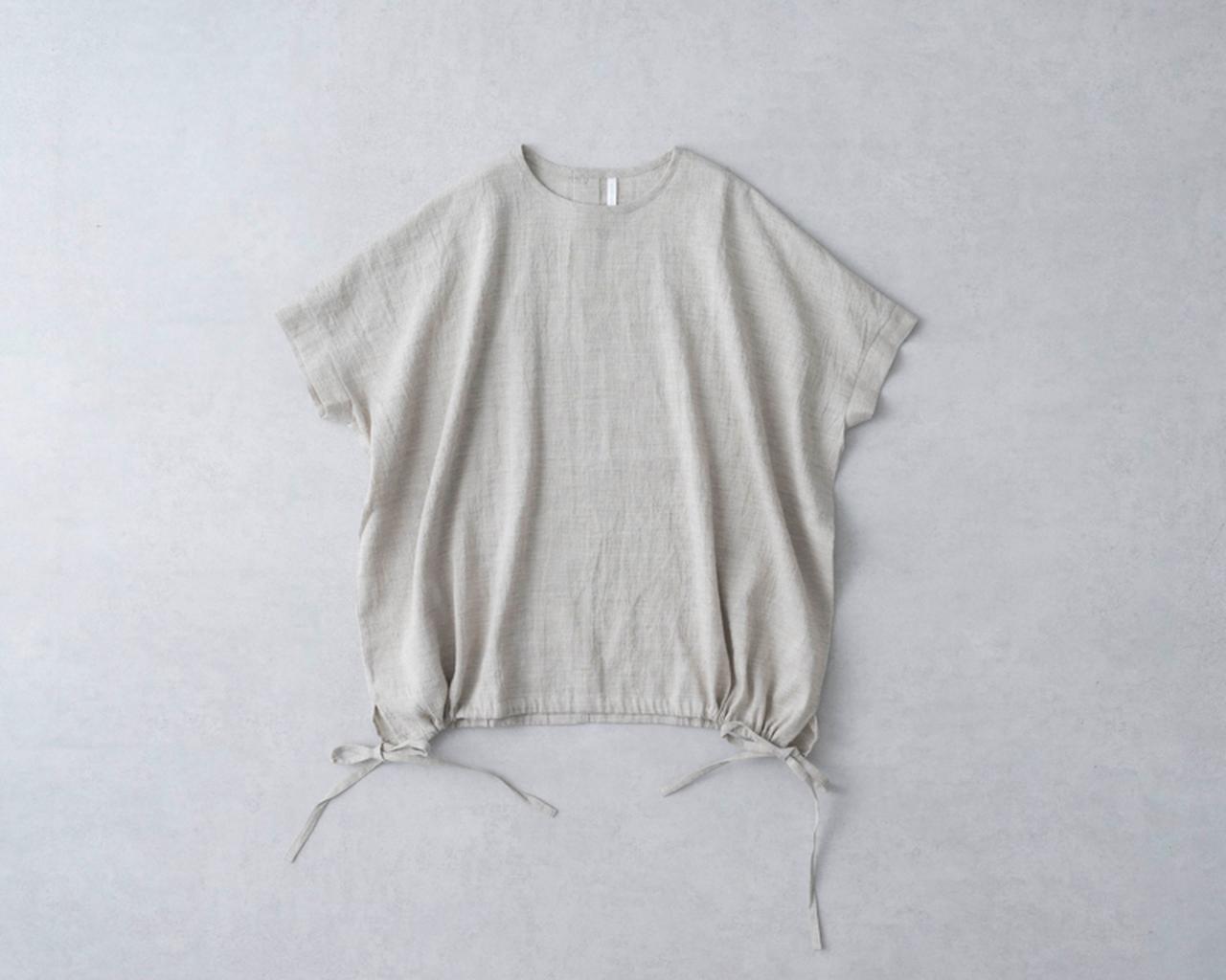 画像: ブラウス　27,500円／フミナ