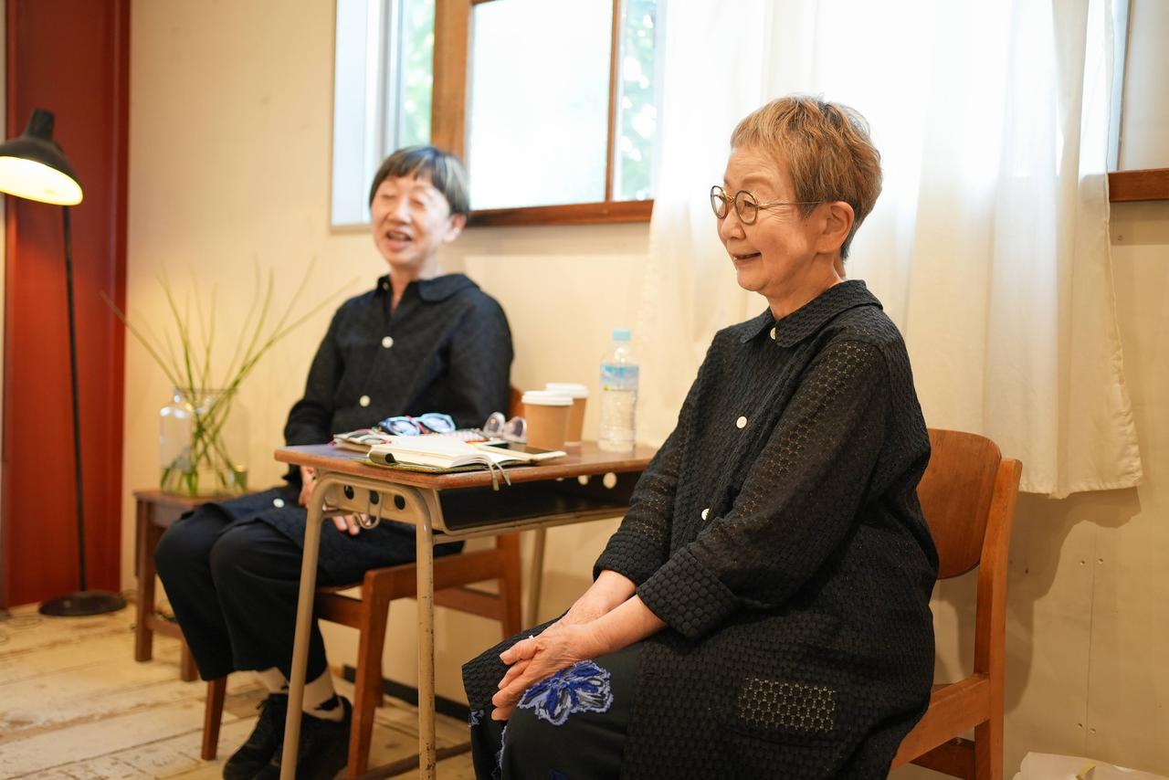 画像: 司会は、北野伊公子さん(kitano village主宰)。横尾さんとは17年来の大親友です 撮影/福井さゆり
