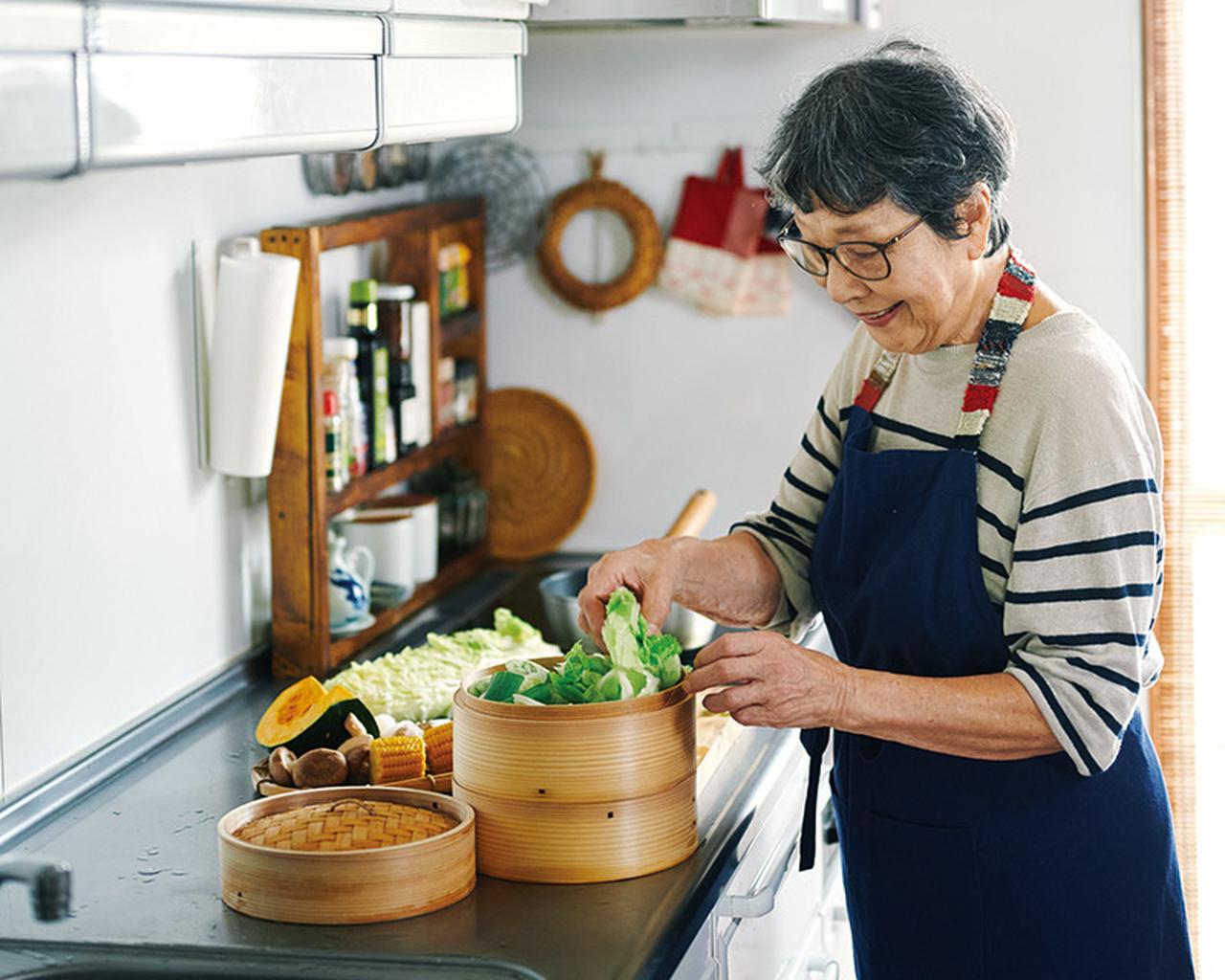 画像: 83歳、家事は「効率よく」でほぼ毎日3食自炊。手間を省く工夫と、たどり着いたお気に入りの“せいろ蒸し”／多良久美子さん - 天然生活web
