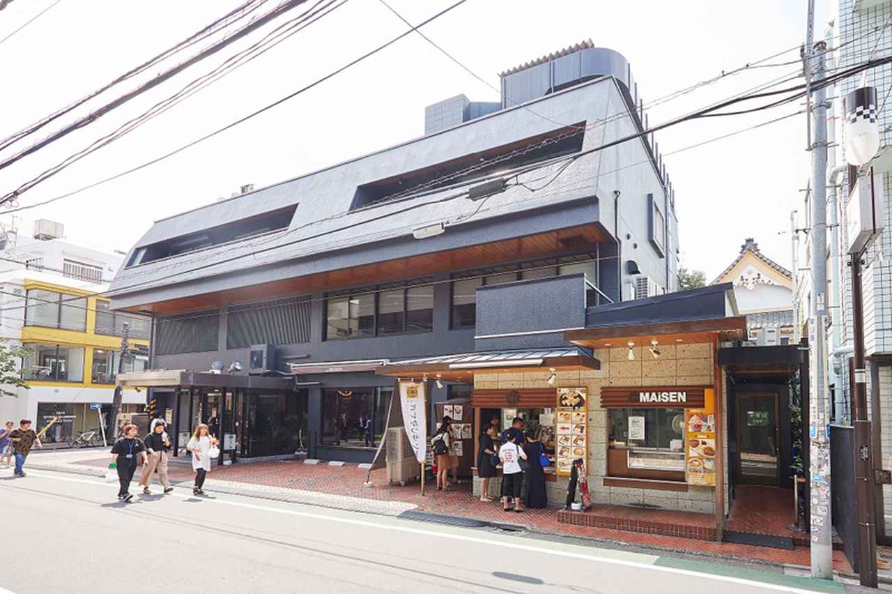 画像3: 東京・表参道に残る“元銭湯”の面影「とんかつ まい泉 青山本店」へ。10代のころから変わらない、思い出の味を訪ねて|大人のひとり散歩道/カメラマン・石黒美穂子さん