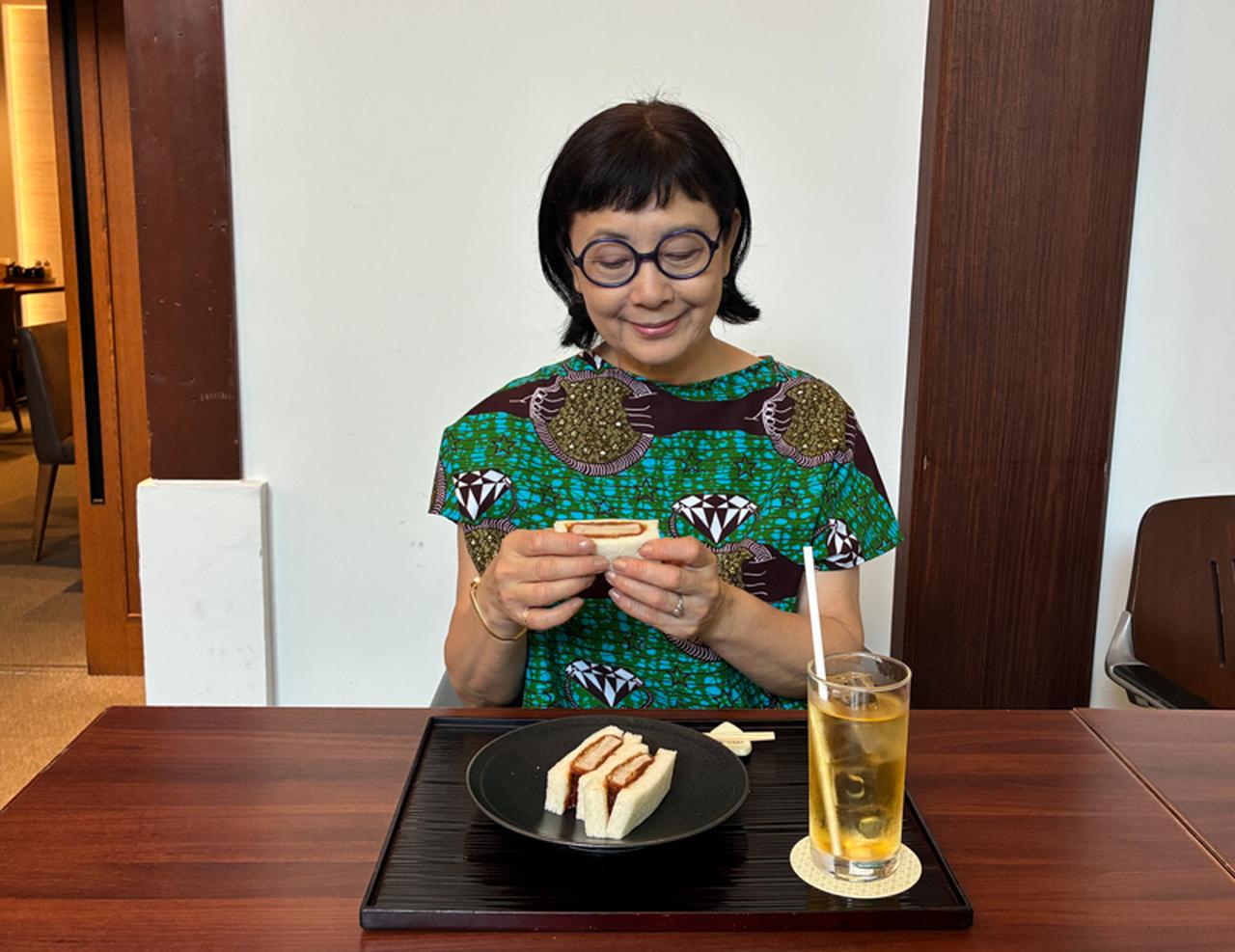 画像: 揚げもの好き・パン好きな私は『最後の晩餐はまい泉のヒレかつサンド』と豪語していたこともある大好物。「ヒレかつサンド 3切れ」(630円)と「りんごジュース」(420円)はカフェでスイーツを楽しむような感覚で気軽に味わえます