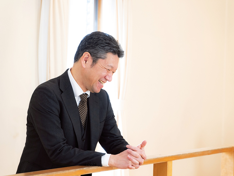 画像: 「子ども中心主義」の理念の下、幼児から高校生まで、多くの子どもたちを見守る高橋園長