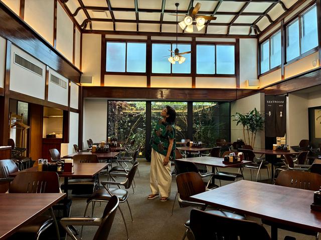 画像1: 東京・表参道に残る“元銭湯”の面影「とんかつ まい泉 青山本店」へ。10代のころから変わらない、思い出の味を訪ねて｜大人のひとり散歩道／カメラマン・石黒美穂子さん