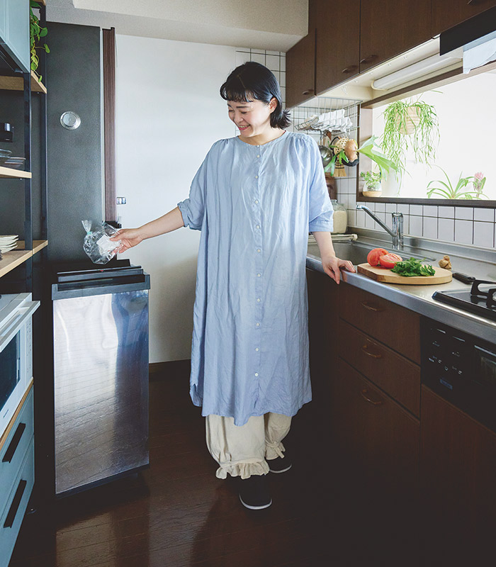 画像: ごみ箱はどこからでも一歩で届く中央に配置