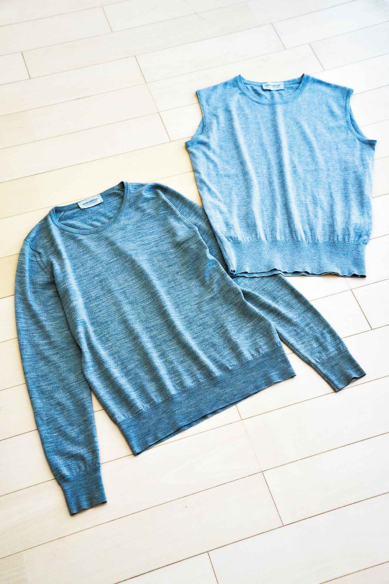 画像: 長年愛用する「ジョン スメドレー」のニット。「ただ、円安の影響か、私の考える“ニットの値段”の適正価格を超えてきたので、新しいものを買うかは検討中です」