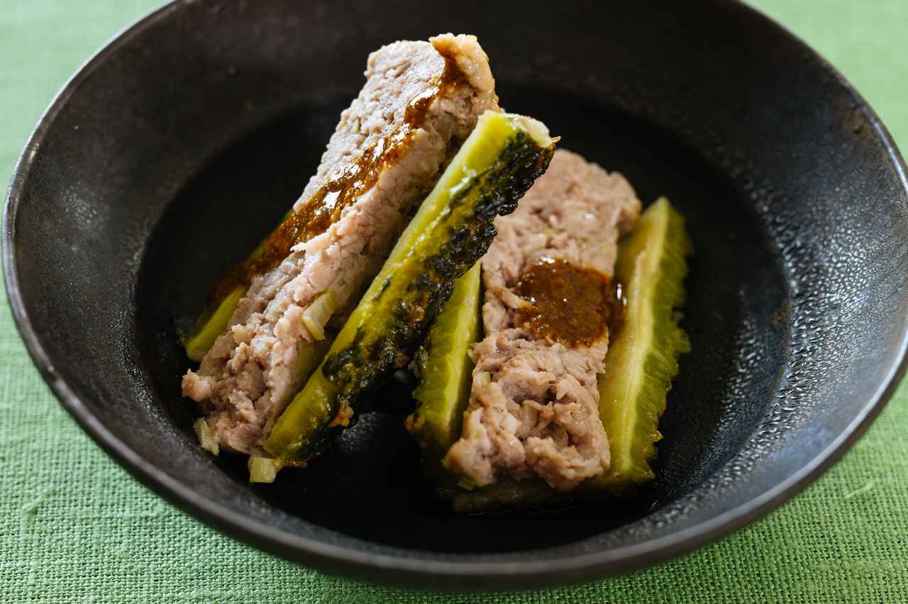 画像: ゴーヤーの肉詰めのつくり方