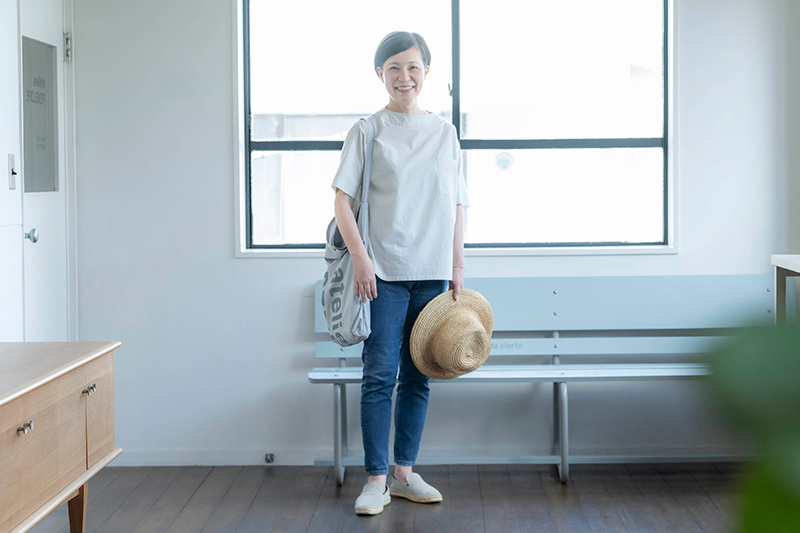 画像: 50代からの「夏旅コーデ」ファッションのプロに教わる“夏のおすすめ”お出かけスタイルとバッグ/アトリエペネロープ・唐澤明日香さん - 天然生活web