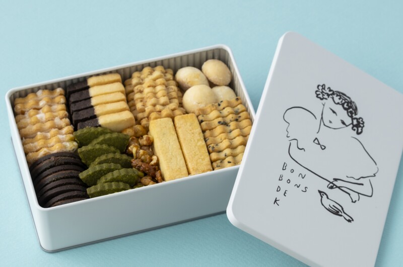 画像: 料理家のワタナベマキさんが「グルテンフリークッキーではいまのところ一番」と太鼓判を押す、「ボンボン ドゥ カ」のクッキー缶