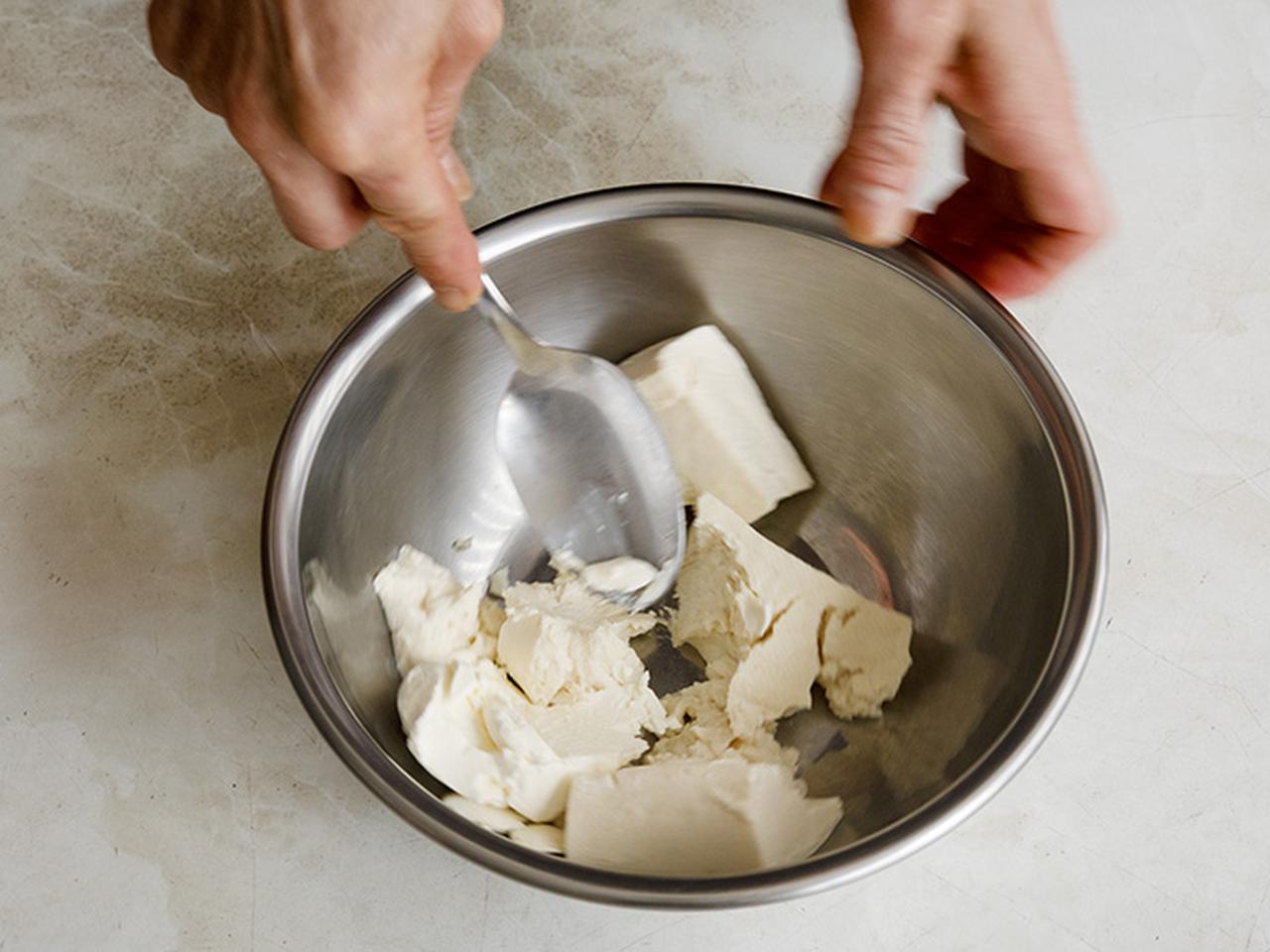 画像: 豆腐はしっかり水切りすると混ぜるときに水分が出ない