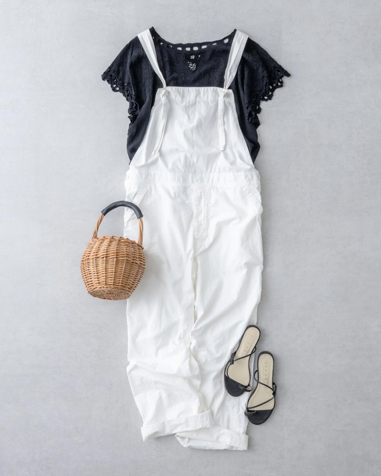 画像: ★黒の刺しゅうブラウス 11,000円/アーチウェイ そのほか、すべてスタイリスト私物