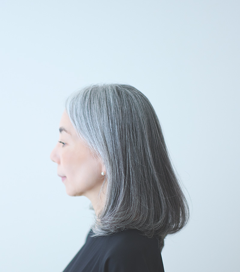 画像1: グレイヘアを選択するまでの、試行錯誤の1年