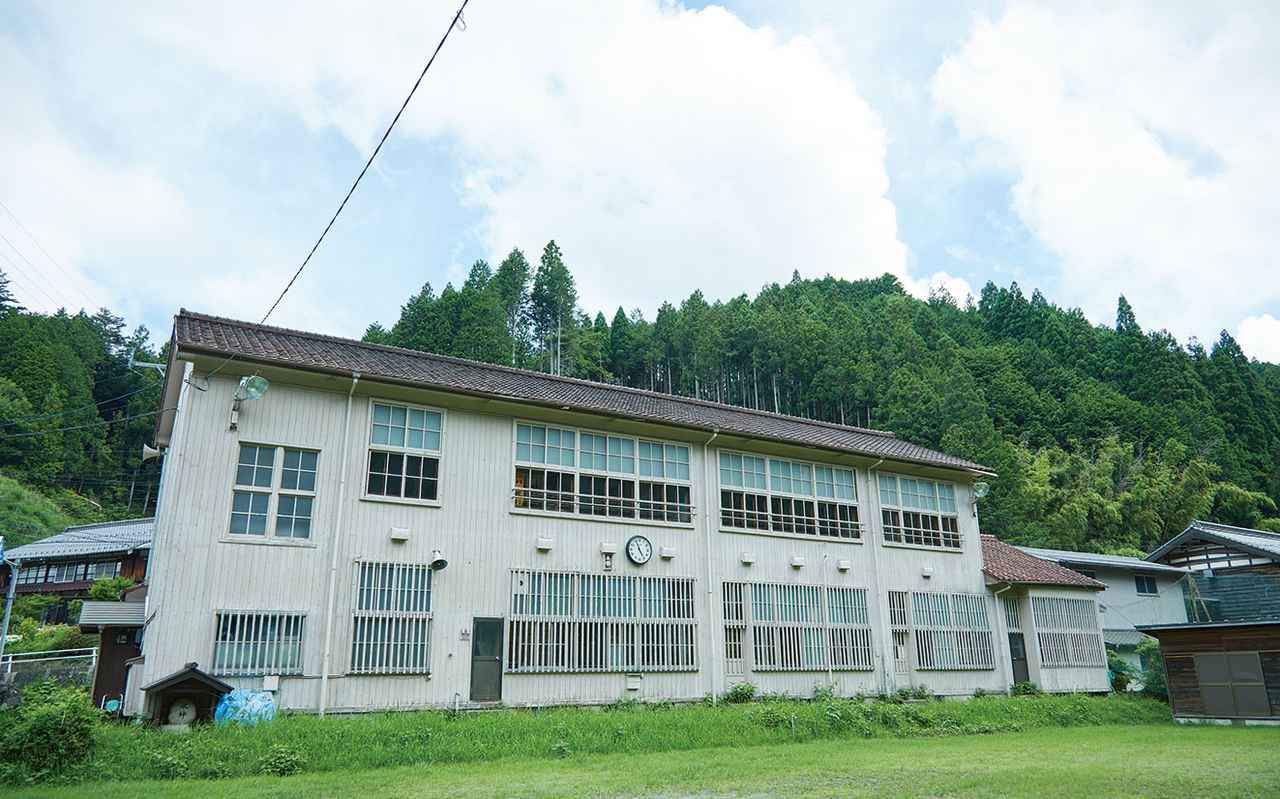 画像: 醸造蔵となった木造校舎
