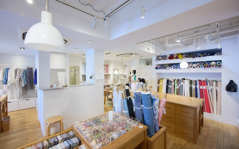 画像: 1999年にオンラインショップがスタートし、その後、実店舗が次々と誕生。いまでは神戸・芦屋・吉祥寺・自由が丘・鎌倉・福岡にお店があります