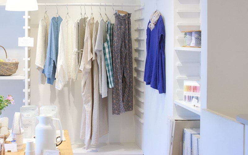画像: 自由が丘店では、「THE HANDWORKS」でつくれる服を既製品としても販売