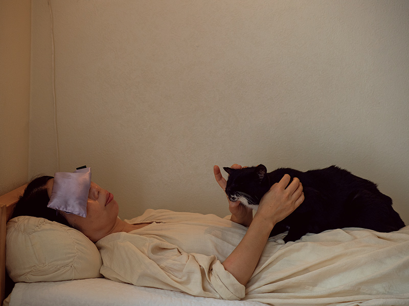 画像: 基本的にしろこのいる空間では使えないので、彼女が現れたら、「ごめんね」とひと言ことわり、別室へ移動