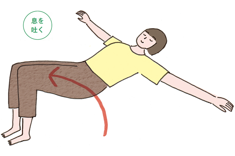 画像: 膝を倒すと同時に手のひらを下向きに