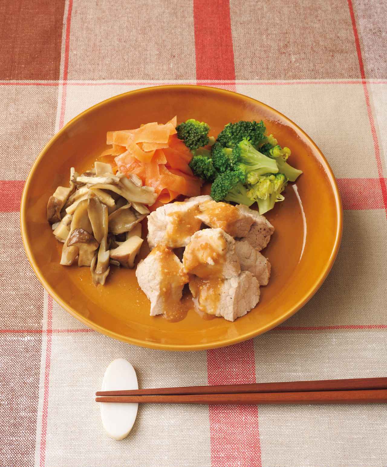 画像: ワンプレートでタンパク質やビタミン、ミネラルを摂れる 「豚肉ときのこの味噌ソースがけ」のつくり方
