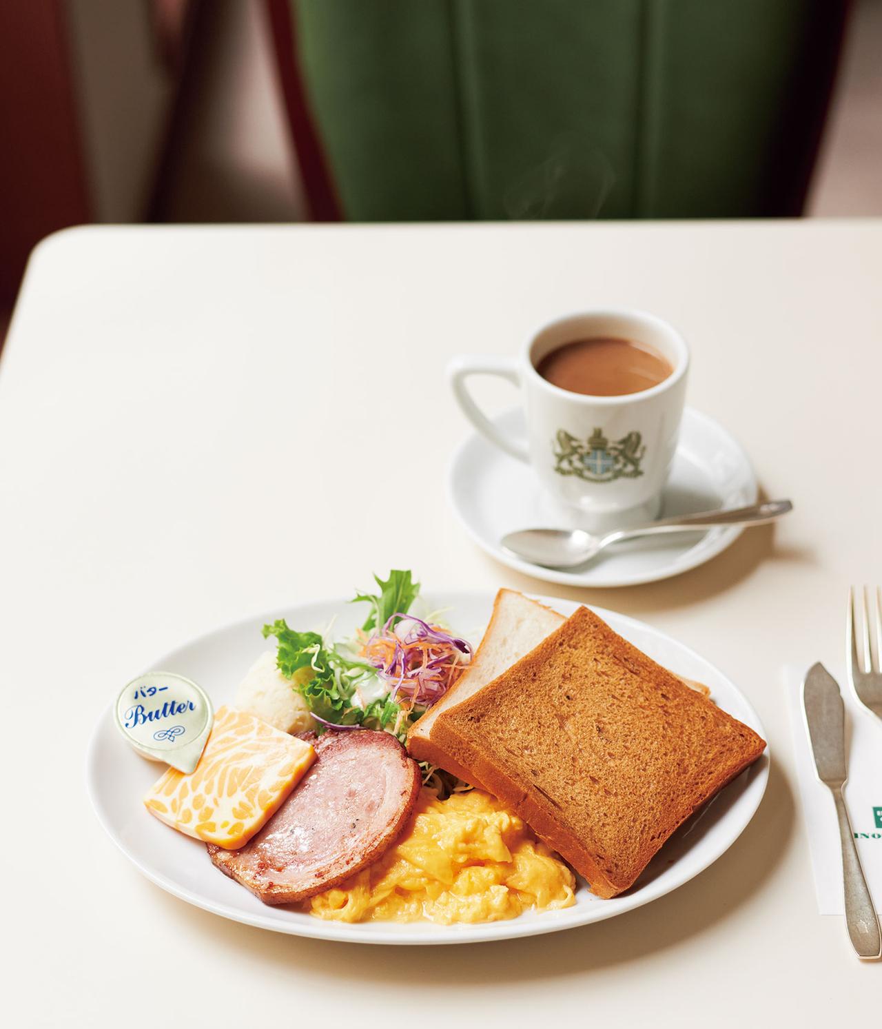 画像: セットドリンクのおすすめはもちろん、イノダコーヒの代表的なブレンド、アラビアの真珠。角砂糖にミルク入りがイノダスタイル。ブラック派もぜひ