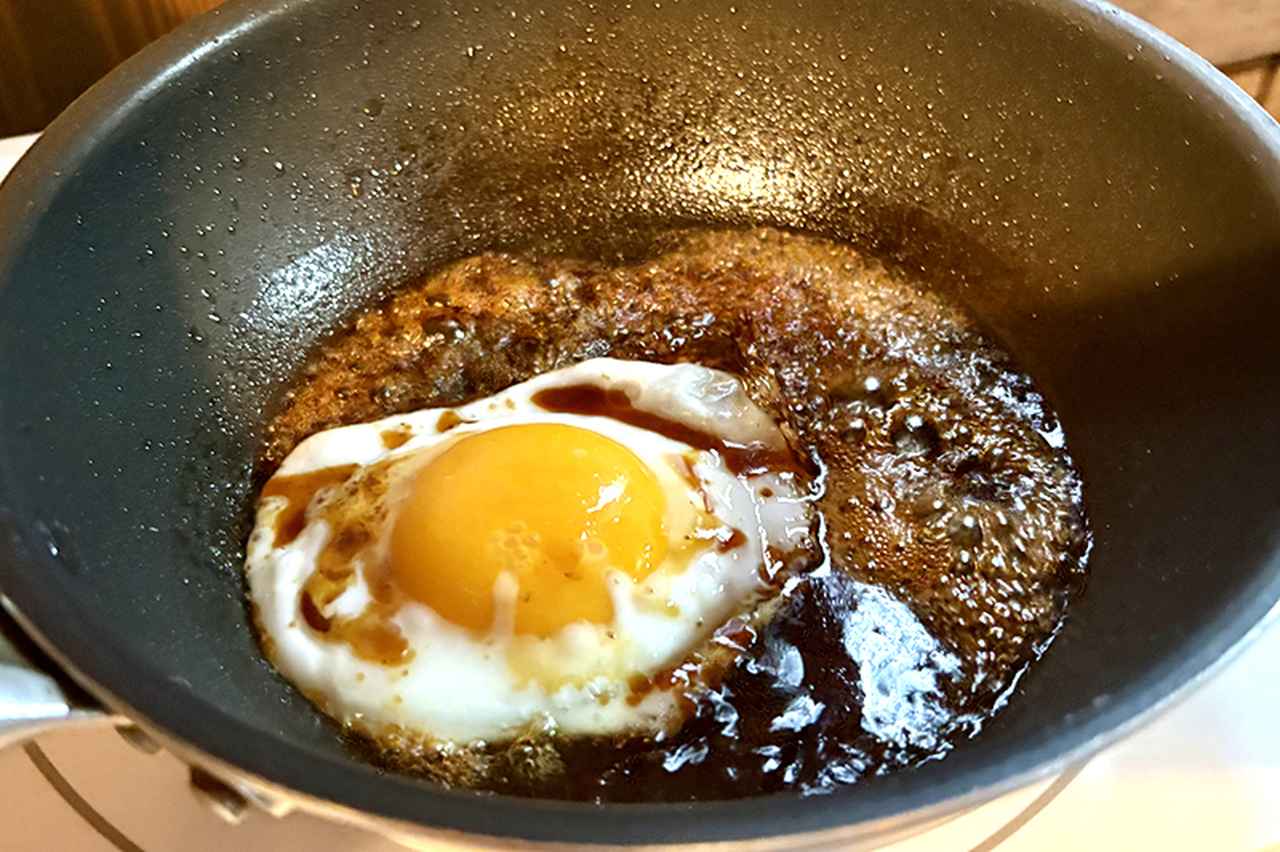 画像4: かんたん「目玉焼きごはん」のつくり方。卵と焼肉のたれがあれば“ひとりごはん”はこれでいい|本多理恵子の「50代からは“手抜き”と“息抜き”」